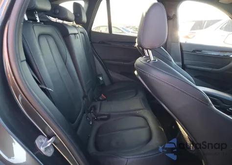 2018 BMW X1 xDrive28I z USA, uszkodzony, nr VIN WBXHT3C39J5L28980